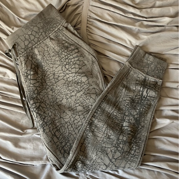 lululemon athletica Pants - Lululemon Women’s Crackle Pattern Joggers